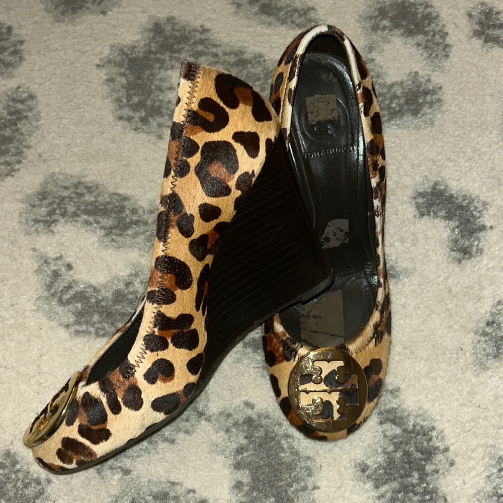 Leopard print Tory Burch wedges